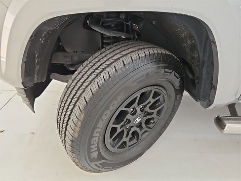 Used 2019 Toyota Tacoma SR5 image 34