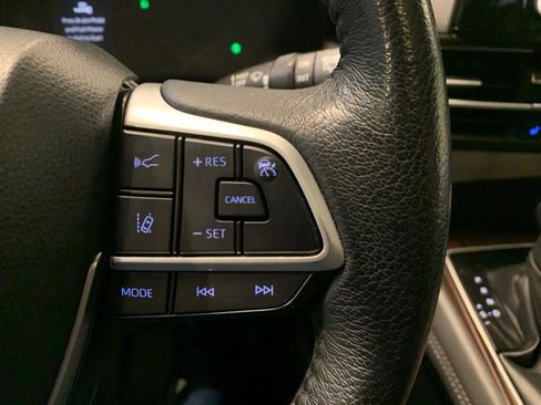 Used 2021 Toyota Sienna XLE image 22