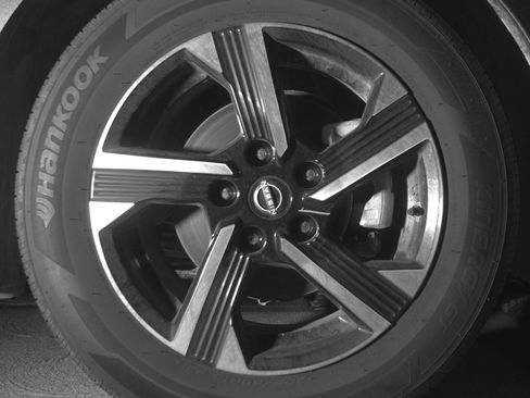 Used 2025 Nissan Sentra SV FWD image 13