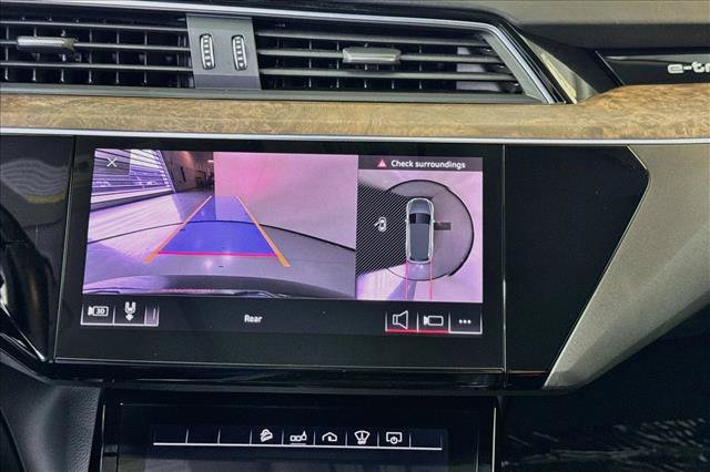 Used 2019 Audi e-tron Prestige w/ Prestige Package AWD/4WD image 14