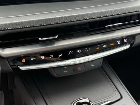 Used 2024 Cadillac XT4 Premium Luxury FWD image 13