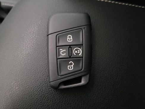 Used 2023 Volkswagen Tiguan SE w/ Panoramic Sunroof Package FWD image 32
