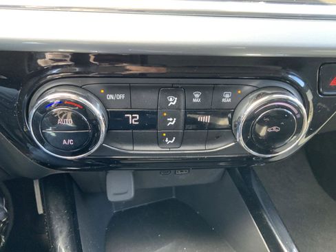 Used 2025 Chevrolet Trax LT FWD image 39