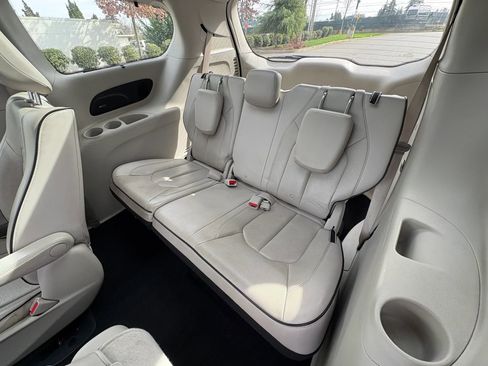 Used 2018 Chrysler Pacifica Limited w/ Advanced Safetytec Group image 22