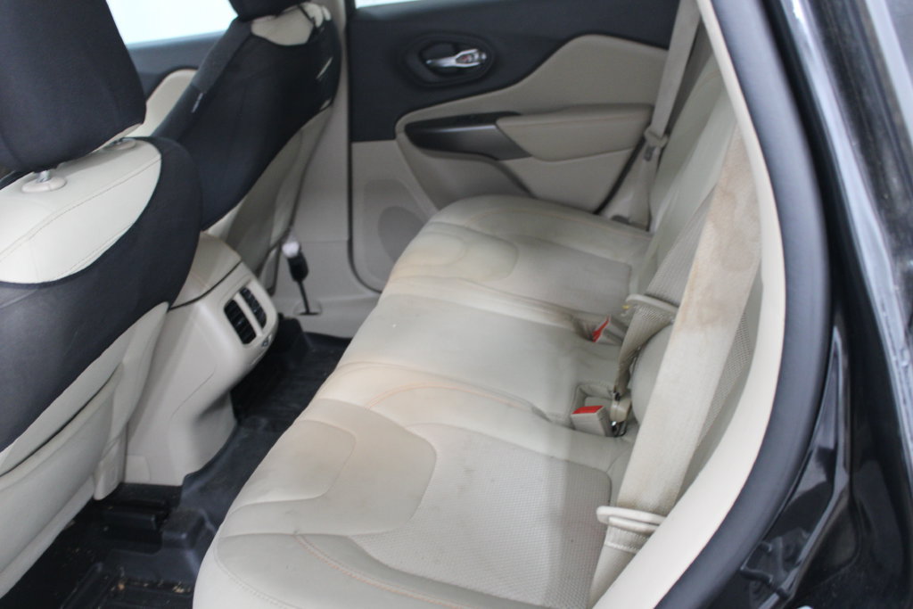 Used 2020 Jeep Cherokee Latitude FWD image 27