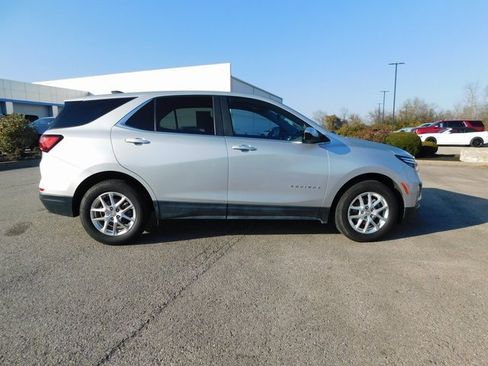 Used 2022 Chevrolet Equinox LT w/ Driver Convenience Package image 2