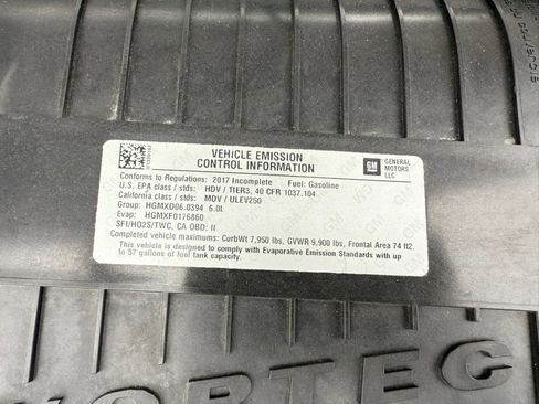 Used 2017 Chevrolet Express 3500 w/ Chrome Appearance Package image 32