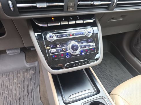 Used 2020 Lincoln Corsair FWD w/ Premium Package image 29
