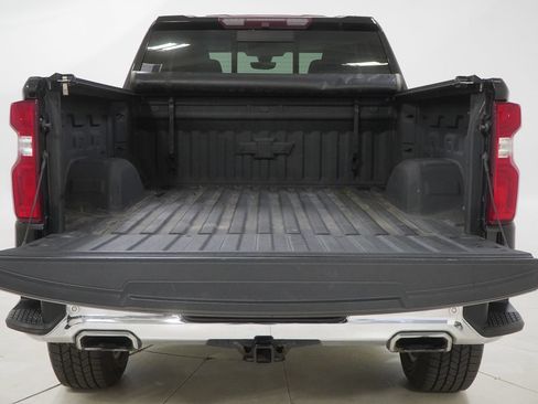 Used 2019 Chevrolet Silverado 1500 LTZ AWD/4WD image 9