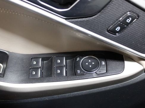 Used 2022 Ford Explorer XLT w/ Equipment Group 202A image 10