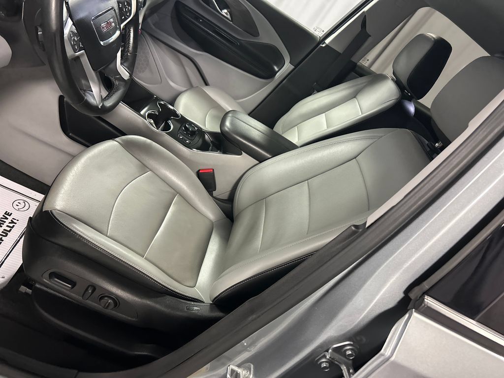 Used 2023 GMC Terrain SLT FWD image 12