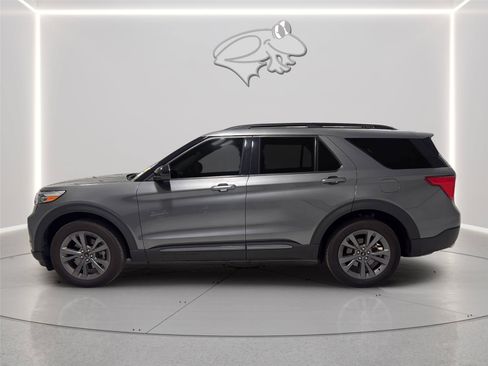 Used 2023 Ford Explorer XLT w/ Equipment Group 202A AWD/4WD image 3