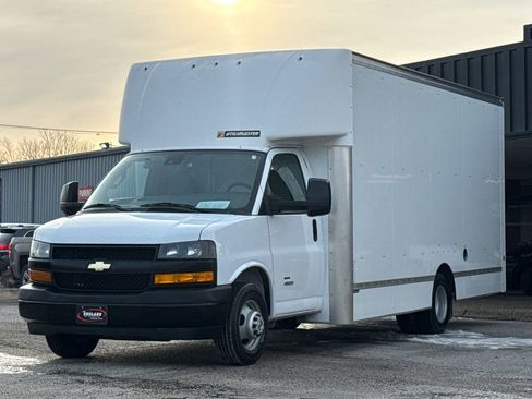 Used 2021 Chevrolet Express 4500 4500 Van w/ Power Convenience Package image 3