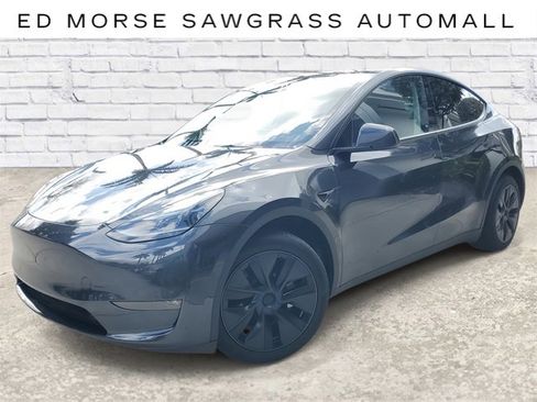 Used 2024 Tesla Model Y Long Range image 1