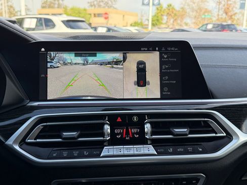 Certified 2022 BMW X7 xDrive40i w/ M Sport Package image 32