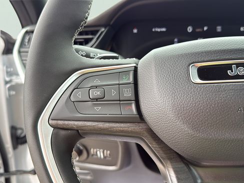 New 2026 Jeep Grand Cherokee Altitude AWD/4WD image 23