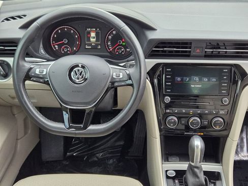 Used 2020 Volkswagen Passat 2.0T SE image 33