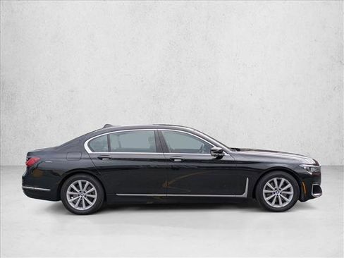 Used 2021 BMW 740i xDrive image 4