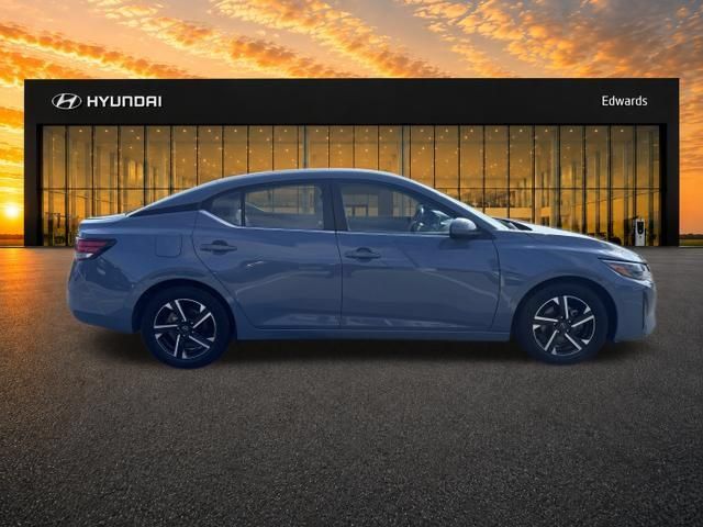 Used 2024 Nissan Sentra SV FWD image 5