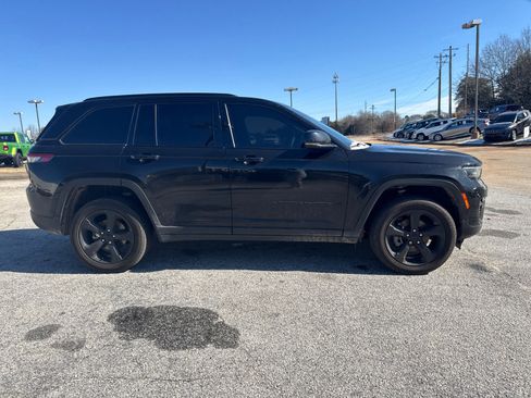 Used 2024 Jeep Grand Cherokee Altitude image 4