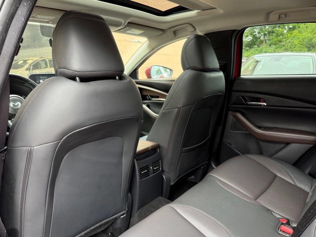 Used 2022 MAZDA CX-30 AWD 2.5 S w/ Premium Package image 12