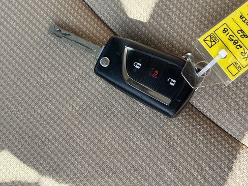 Used 2022 Toyota RAV4 LE FWD image 37