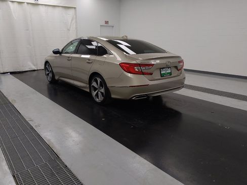 Used 2018 Honda Accord Touring image 5
