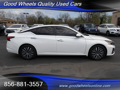 Used 2023 Nissan Altima 2.5 SV w/ SV Premium Package image 4