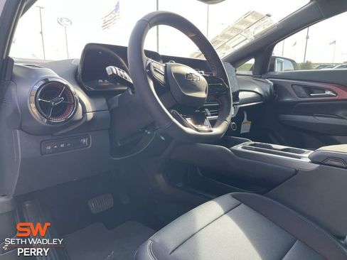 New 2025 Chevrolet Equinox EV RS FWD image 11