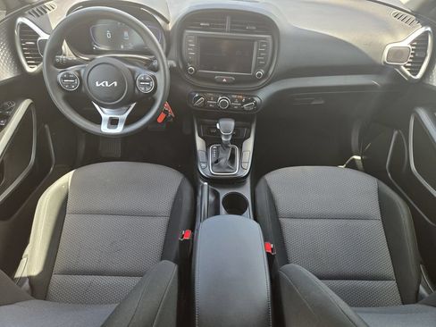 Used 2025 Kia Soul LX w/ LX Technology Package FWD image 5