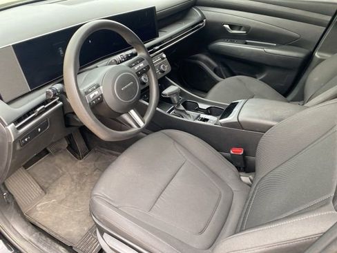 Used 2025 Hyundai Tucson SE FWD image 12