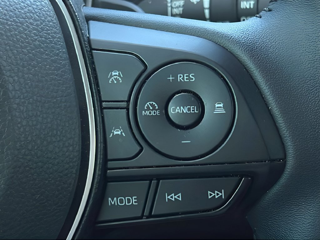 Used 2025 Toyota Corolla SE FWD image 29