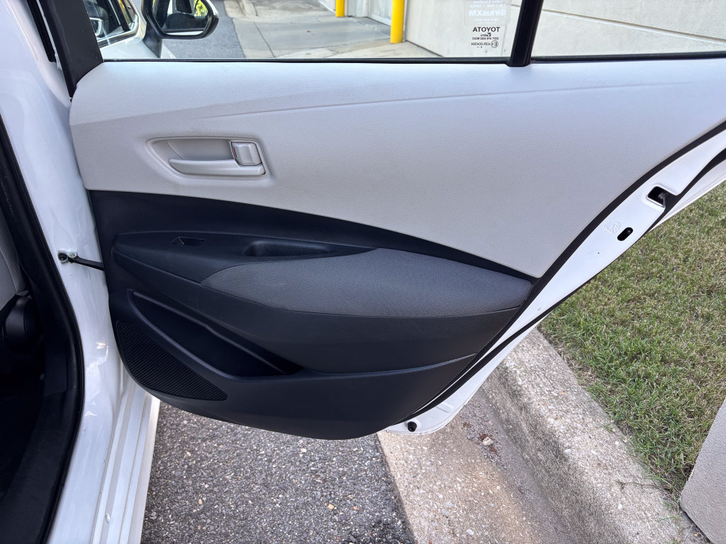 Used 2025 Toyota Corolla LE FWD image 38