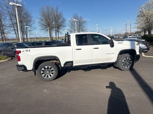 Used 2024 Chevrolet Silverado 2500 Custom w/ Custom Convenience Package image 10