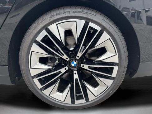 Used 2025 BMW i5 eDrive40i w/ Premium Package image 32