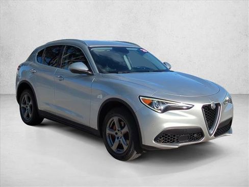 Used 2018 Alfa Romeo Stelvio AWD image 3