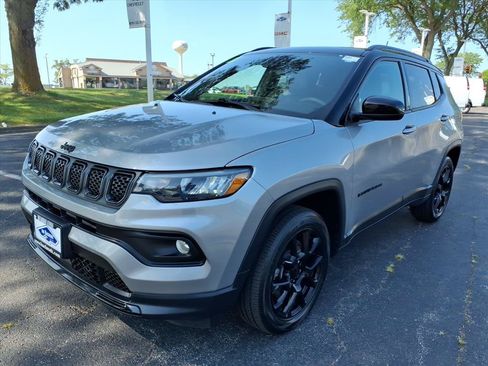 Used 2023 Jeep Compass Latitude w/ Sun and Sound Group AWD/4WD image 3
