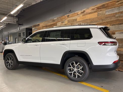 New 2025 Jeep Grand Cherokee L Limited w/ Luxury Tech Group II image 20