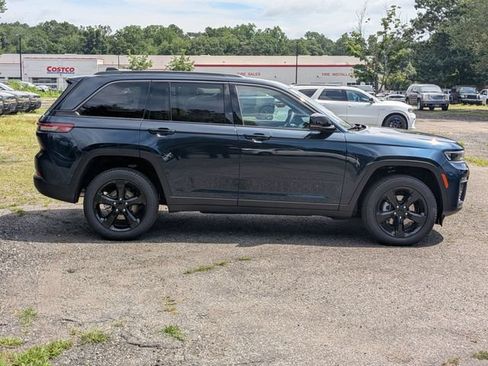 New 2026 Jeep Grand Cherokee Limited w/ Limited Altitude Package AWD/4WD image 2