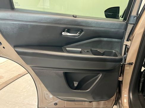 Certified 2023 Nissan Pathfinder Platinum FWD image 18