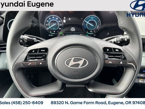 New 2025 Hyundai Elantra Limited image 25