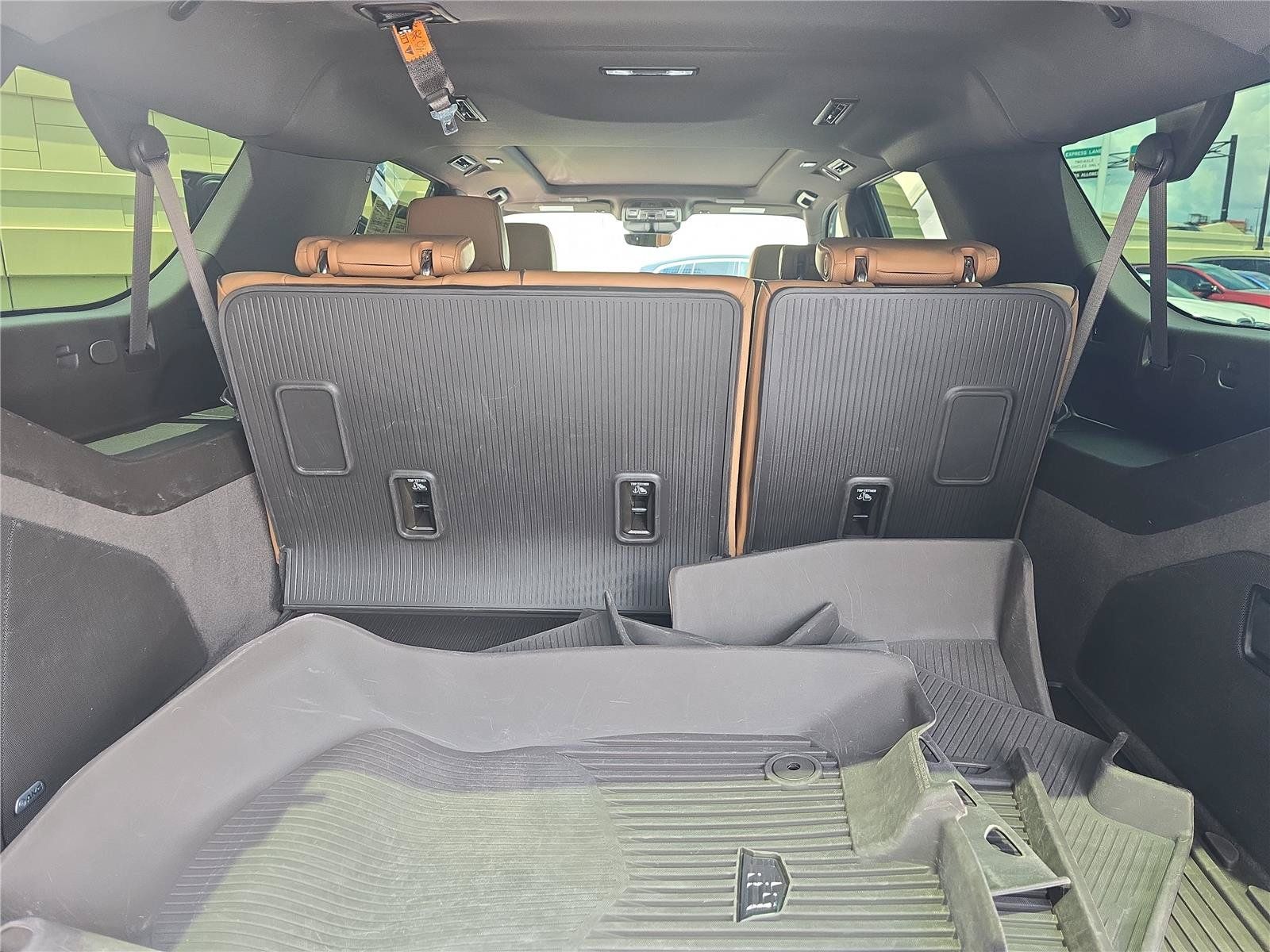 Used 2024 Cadillac Escalade ESV Sport w/ LPO, ONYX Package AWD/4WD image 8