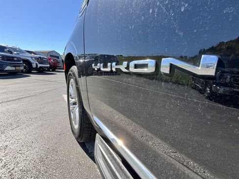 Used 2023 GMC Yukon XL SLT AWD/4WD image 70