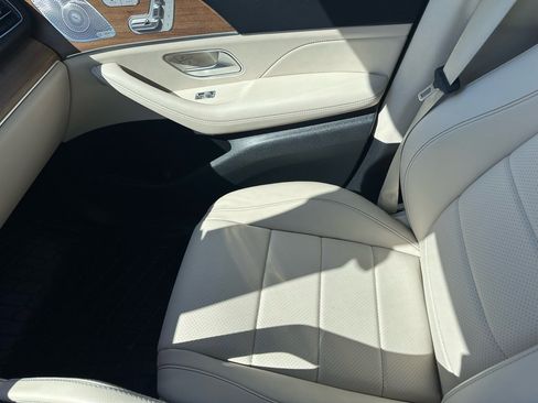 Used 2022 Mercedes-Benz GLS 450 4MATIC image 17