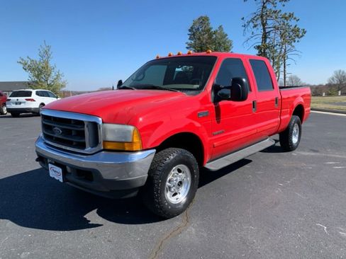 Used 2001 Ford F250 Lariat image 1