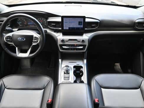 Used 2023 Ford Explorer XLT w/ Equipment Group 202A RWD image 23