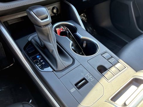 Used 2023 Toyota Highlander XLE image 35