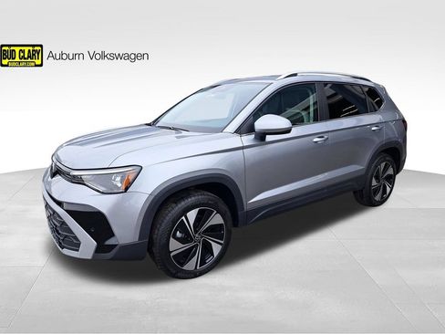 New 2025 Volkswagen Taos SE AWD/4WD image 1