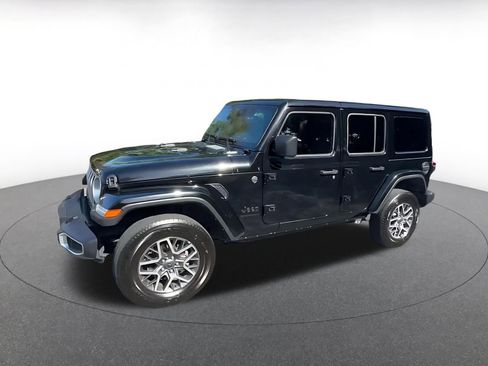 Used 2025 Jeep Wrangler Sahara AWD/4WD image 8
