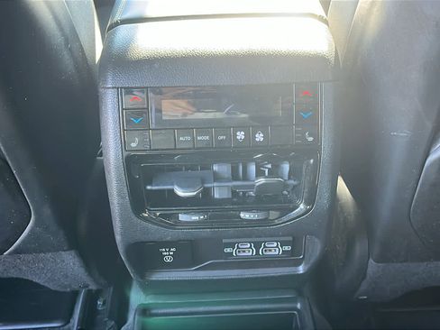 Used 2022 Jeep Grand Cherokee L Overland w/ Luxury Tech Group IV image 30